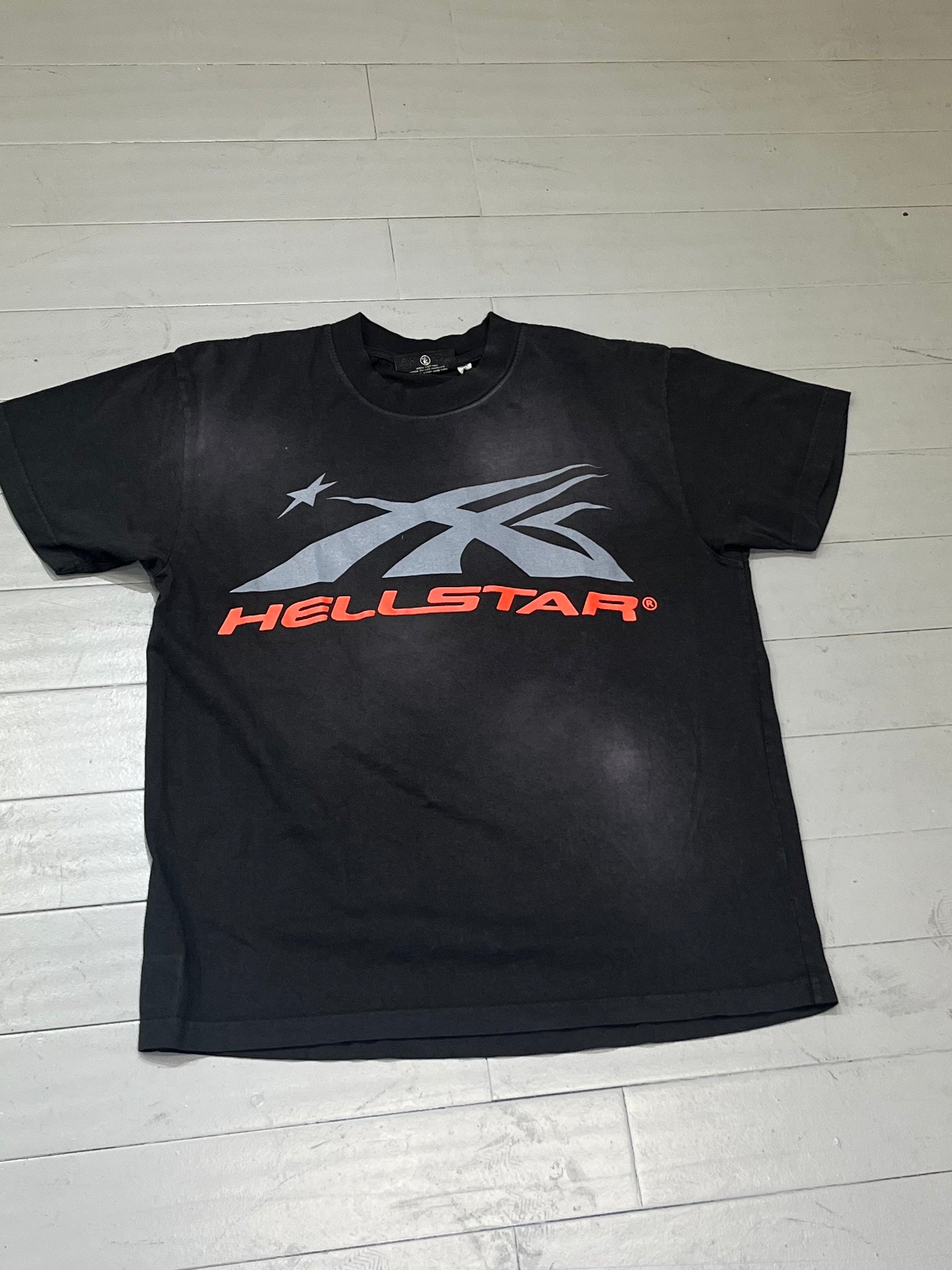Hellstar tee sports logo black/ red logo